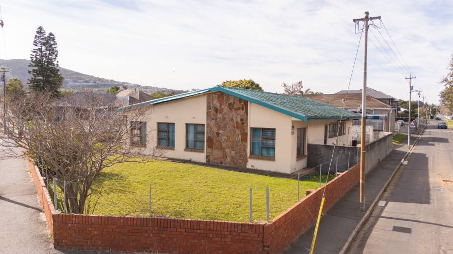 4 Bedroom Property for Sale in Fairfield Estate Western Cape